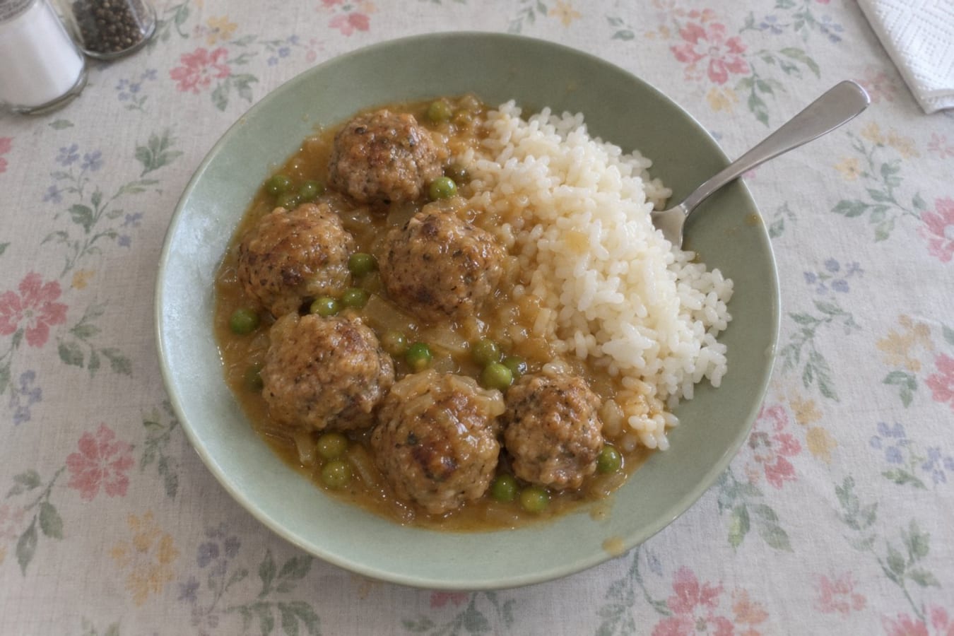 Albóndigas – Spanish meatballs in sauce with rice