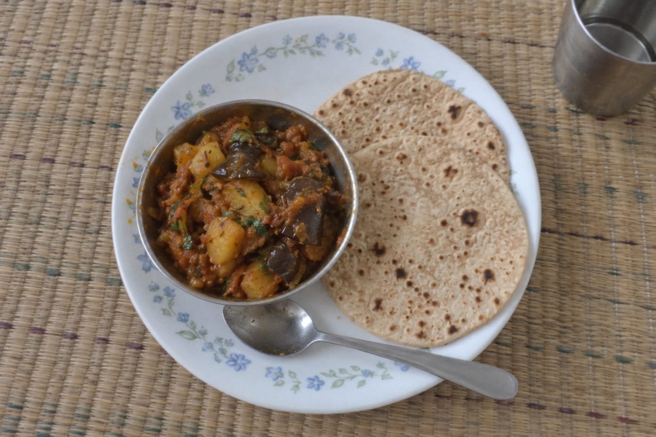 Aloo baingan with roti