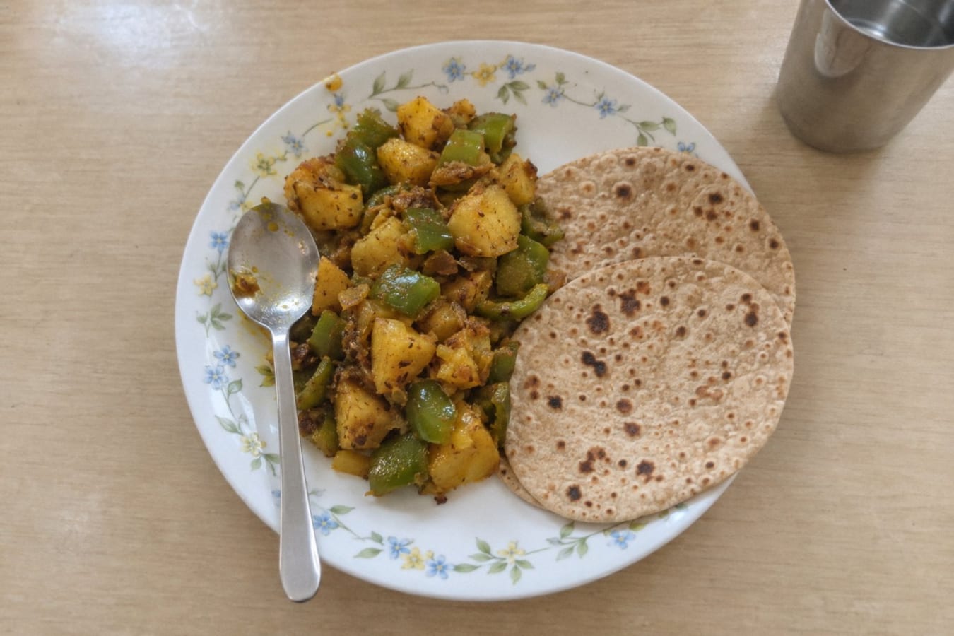 Aloo shimla mirch with roti
