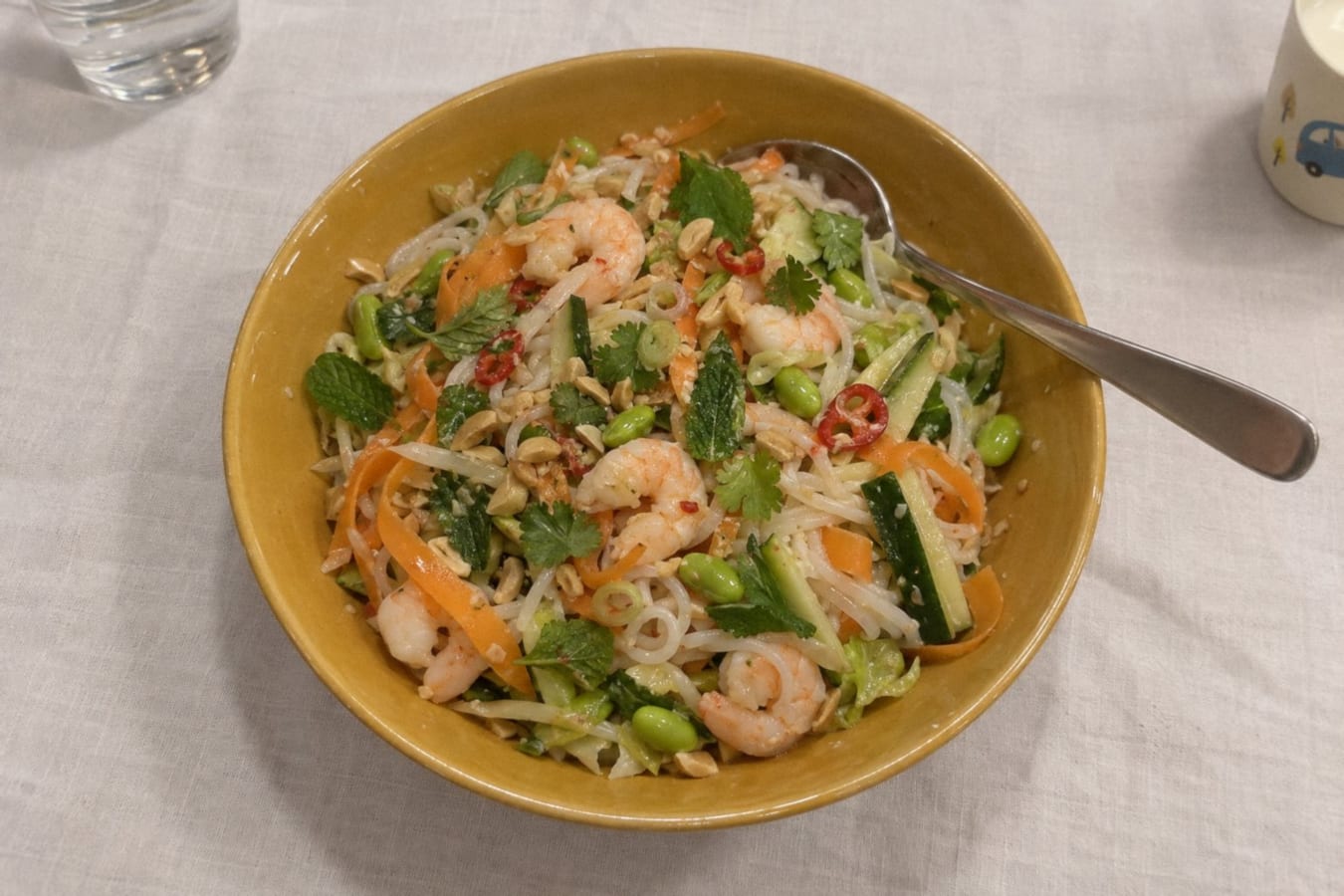 Ensalada asiática de fideos con camarones