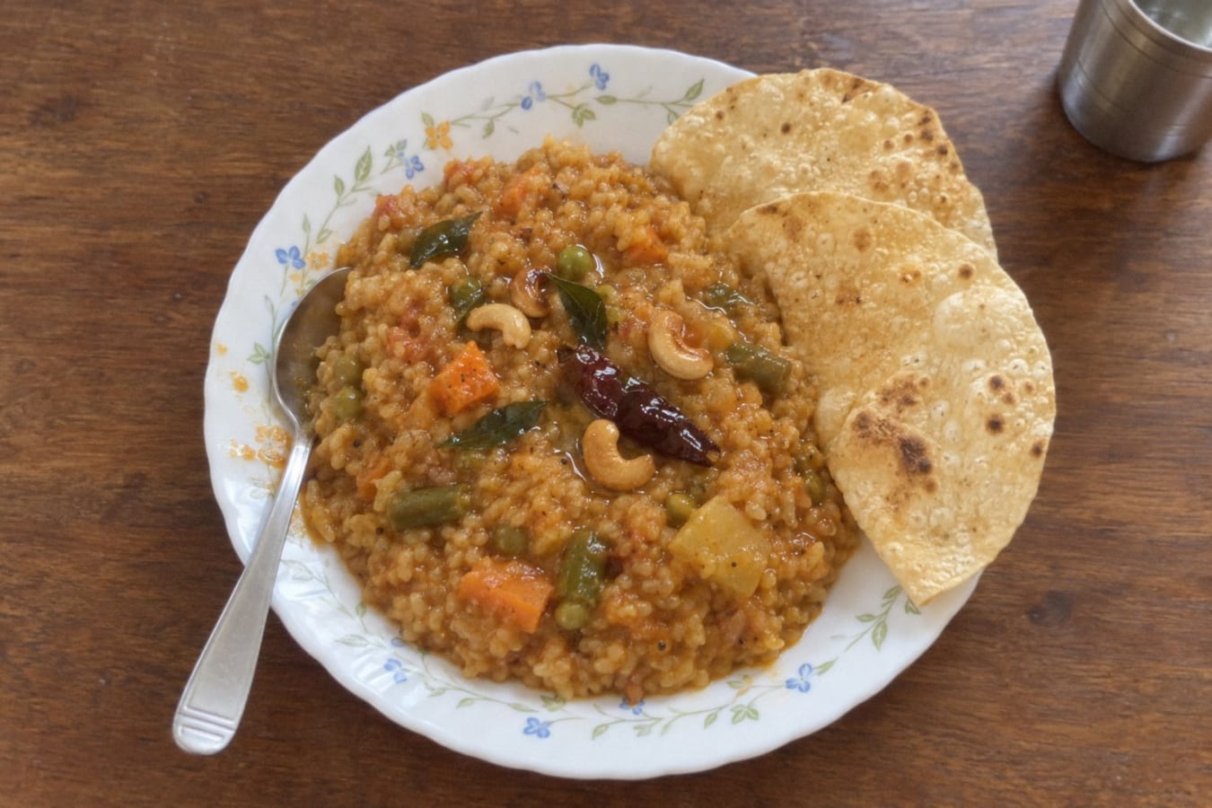 Bisi bele bath – kryddig ris- och linsgryta från Karnataka