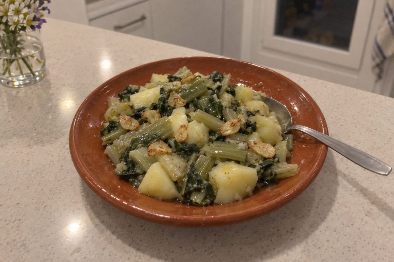 Gurkört med potatis och vitlök