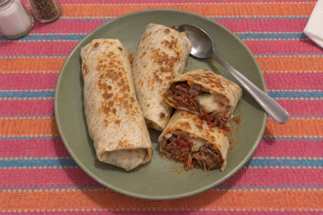 Burritos de carne deshebrada
