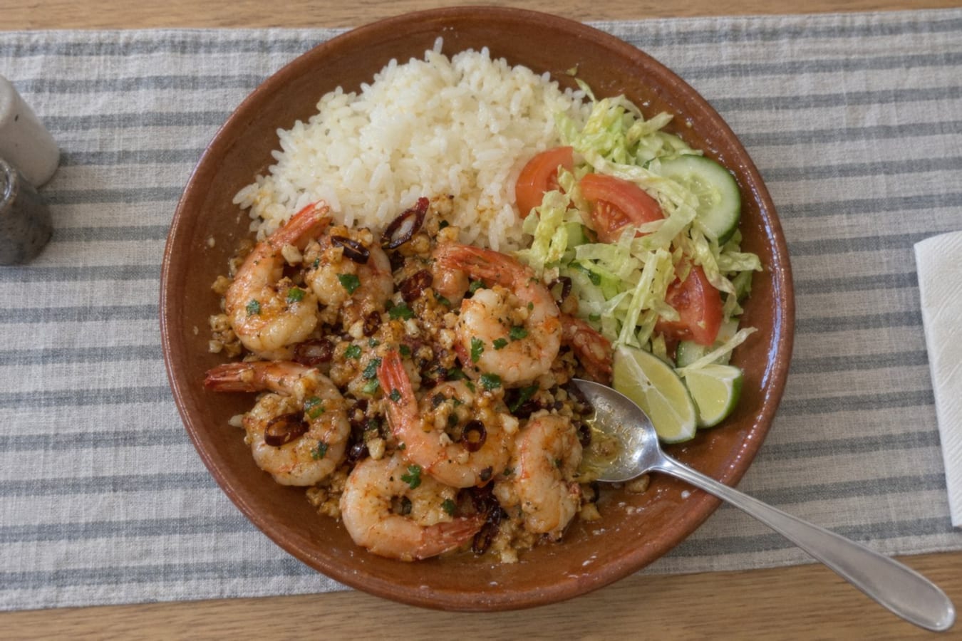 Camarones al mojo de ajo con arroz