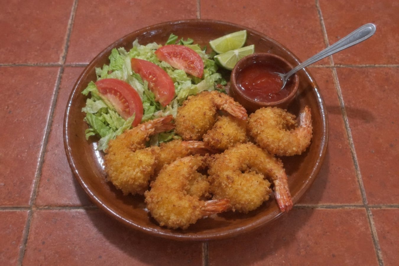 Camarones empanizados – breaded prawns with salad