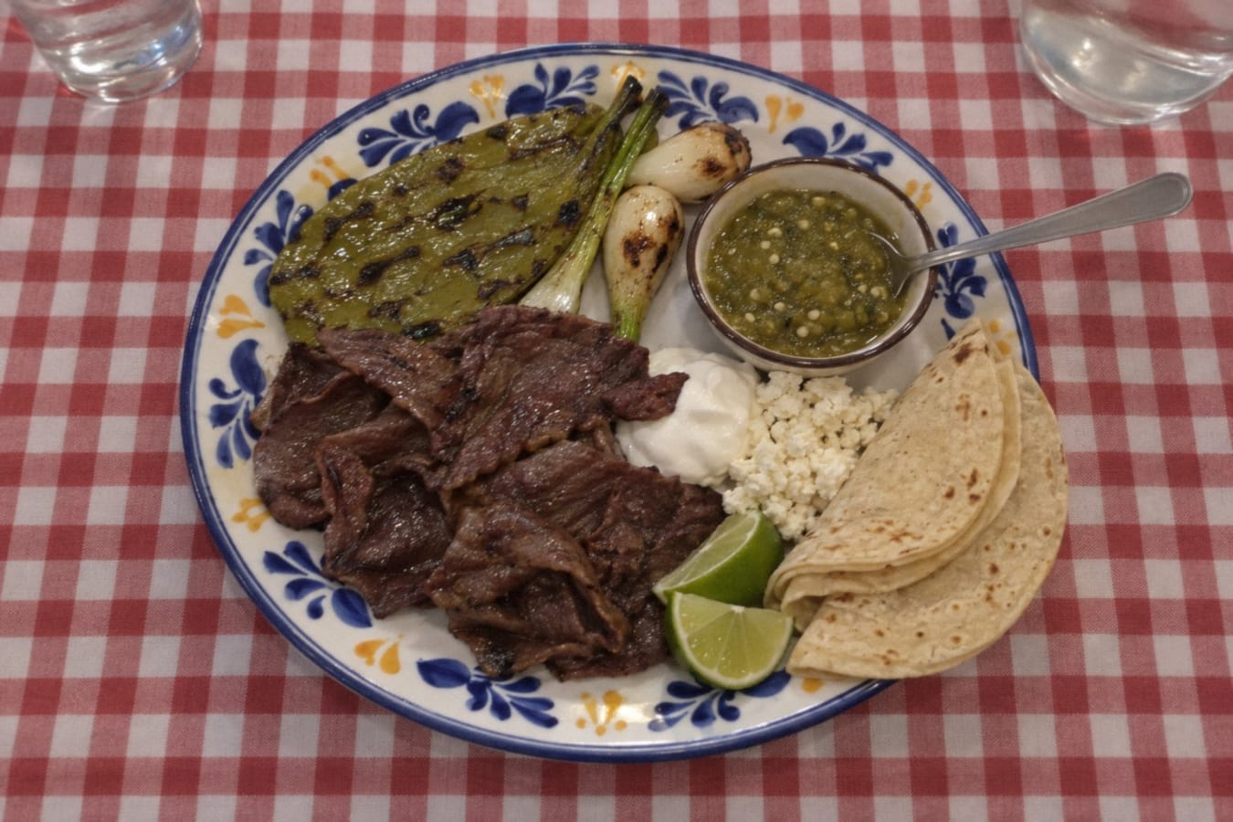 Cecina – snabbstekt saltat nötkött med kaktusblad och salsa