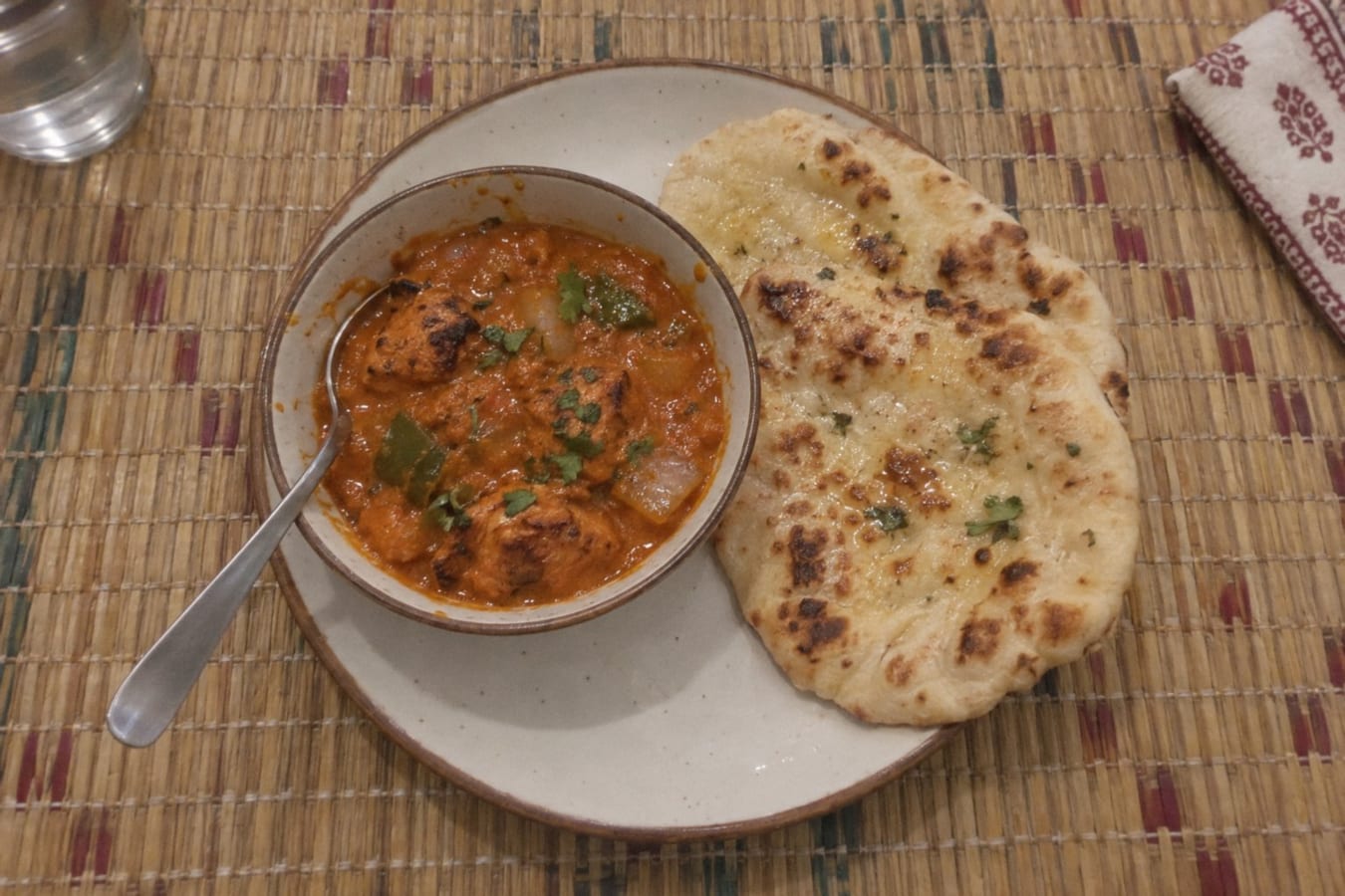 Chicken tikka masala med naan