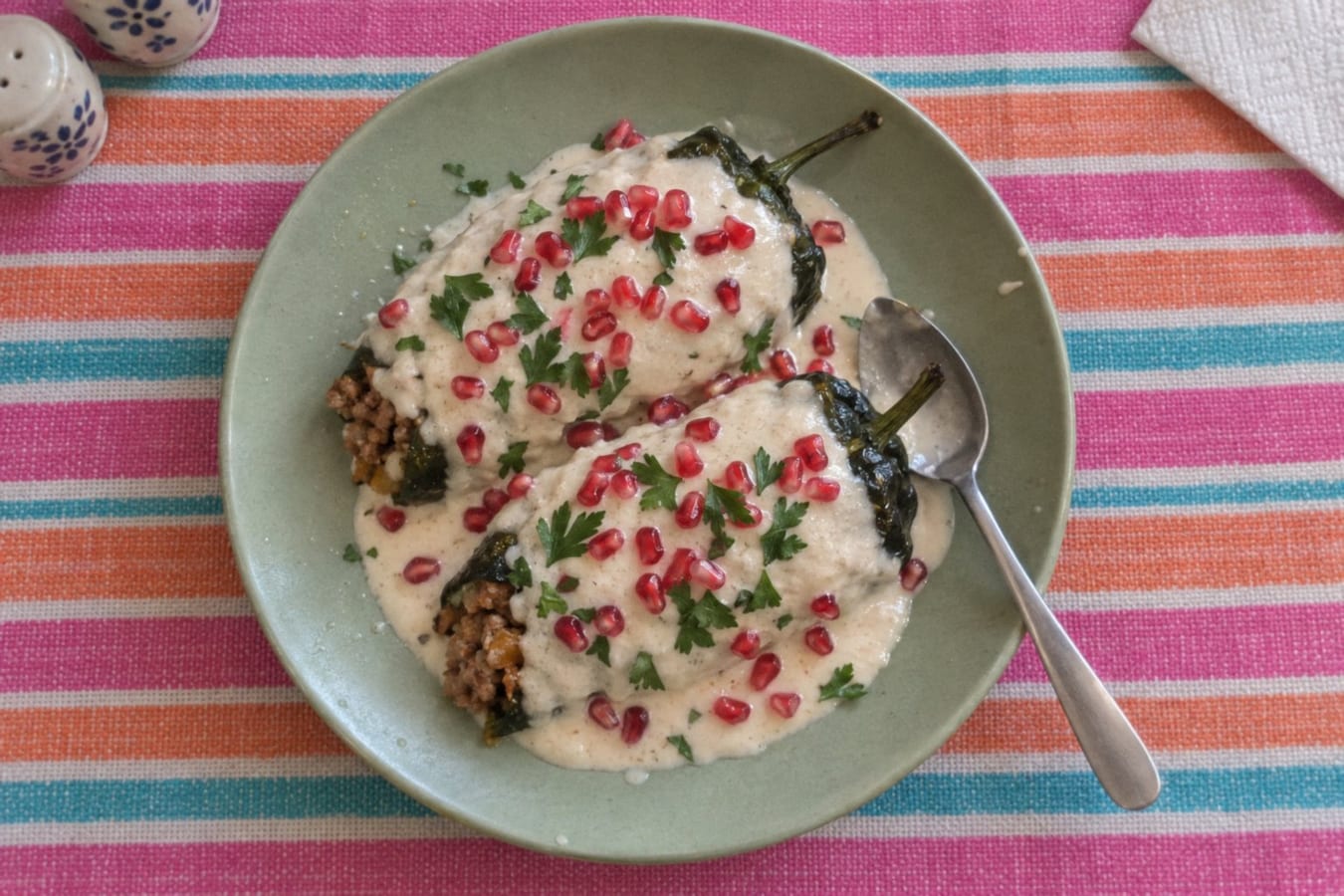 Chiles en nogada – fyllda poblanos i valnötssås