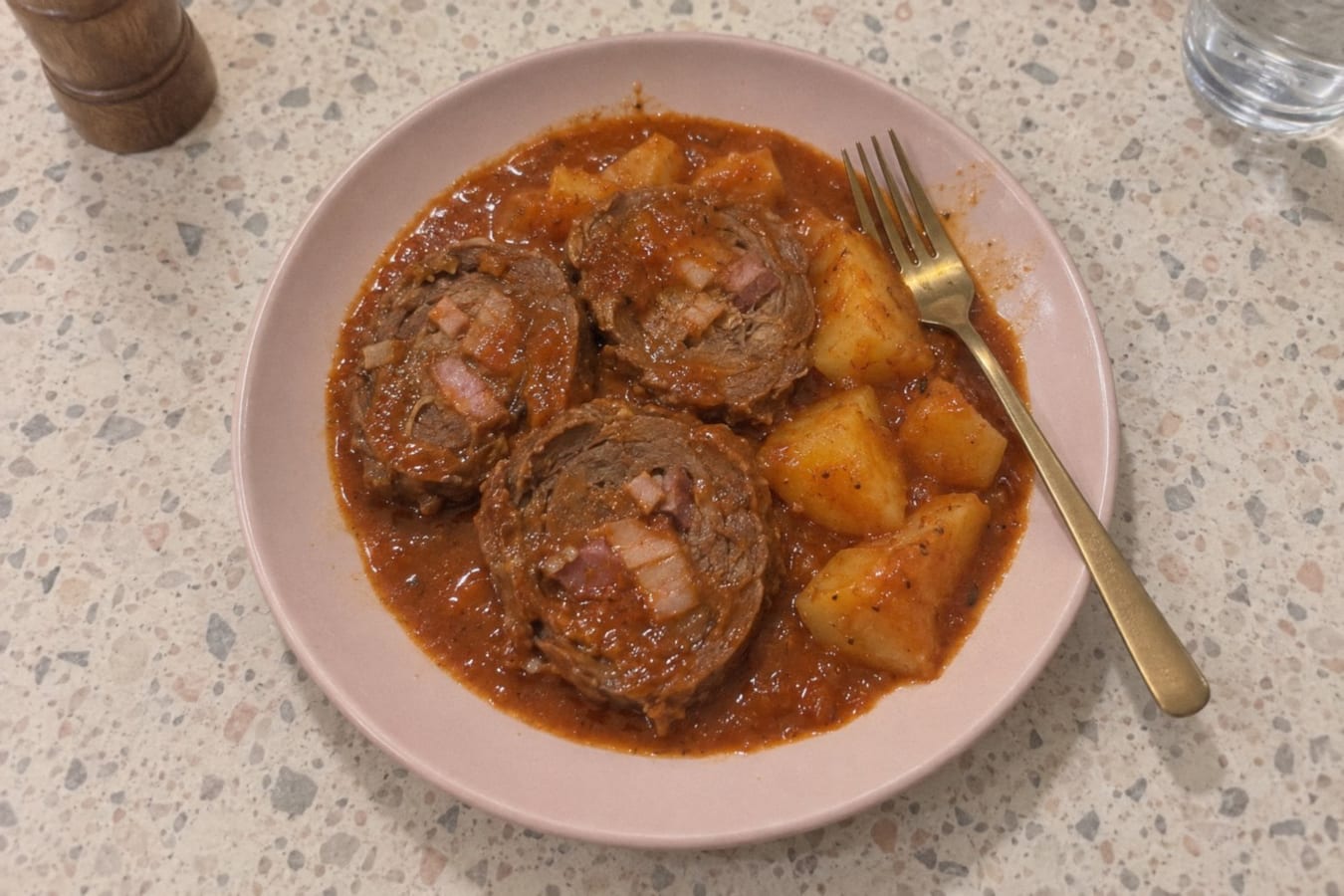 Cuete mechado en salsa de chipotle