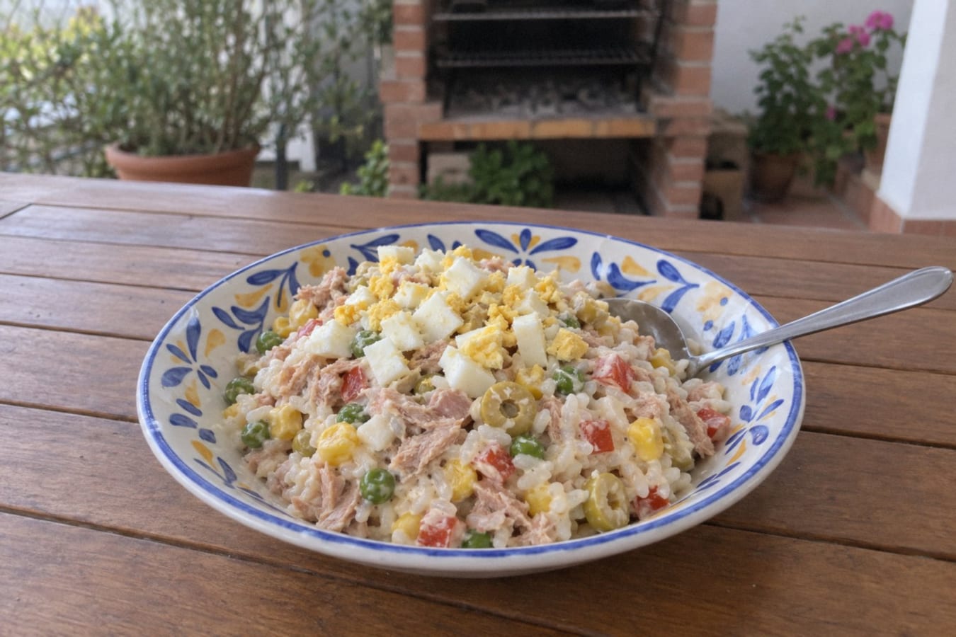 Rice salad with tuna