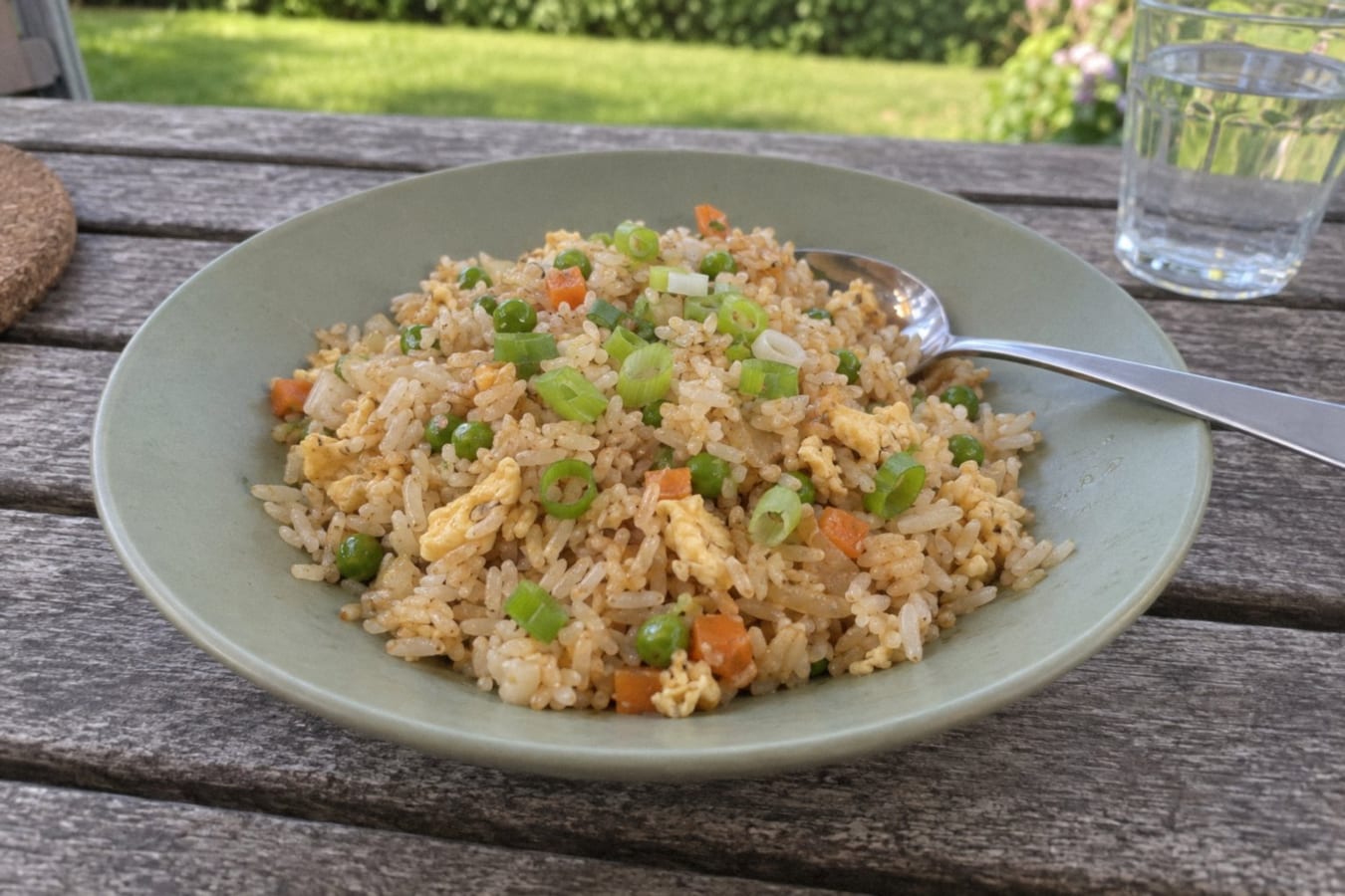 Arroz frito con huevo y verduras