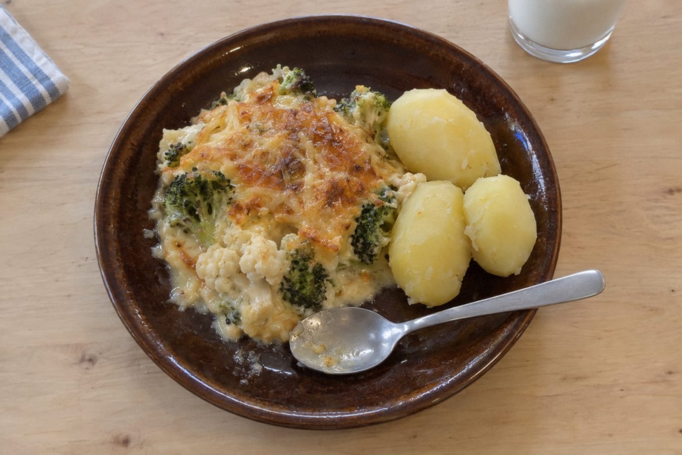 Gratinado de brócoli y coliflor con papas hervidas