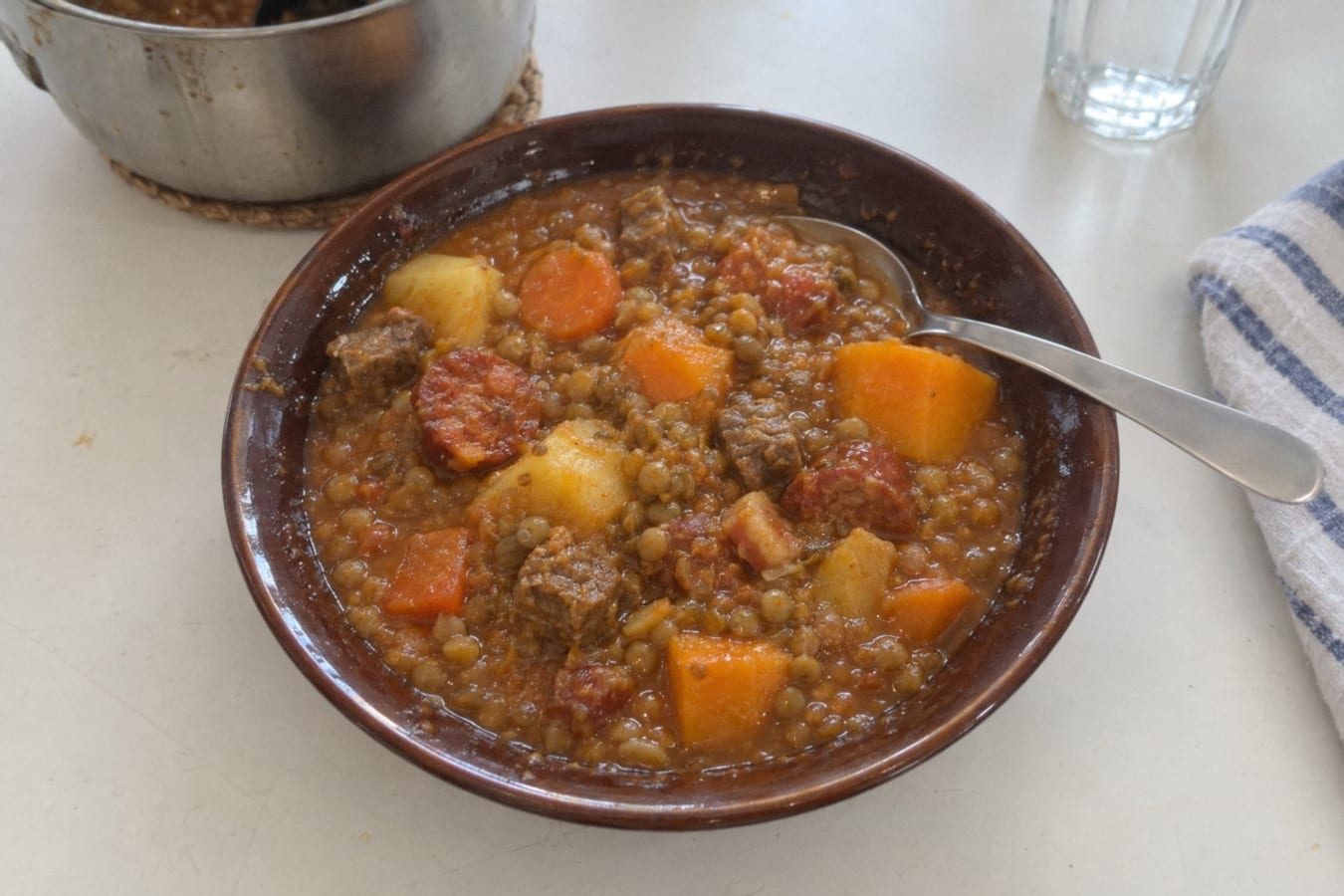 Linsgryta med chorizo och bacon (guiso de lentejas)