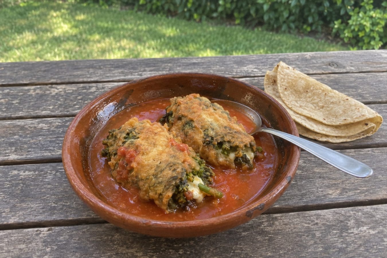 Huauzontles – frasiga huauzontleknyten med ost i tomatbuljong