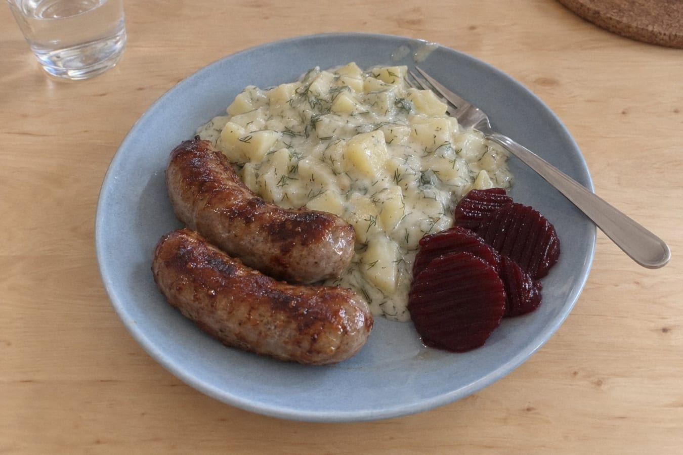 Isterband sausages with creamed dill potatoes and beetroot