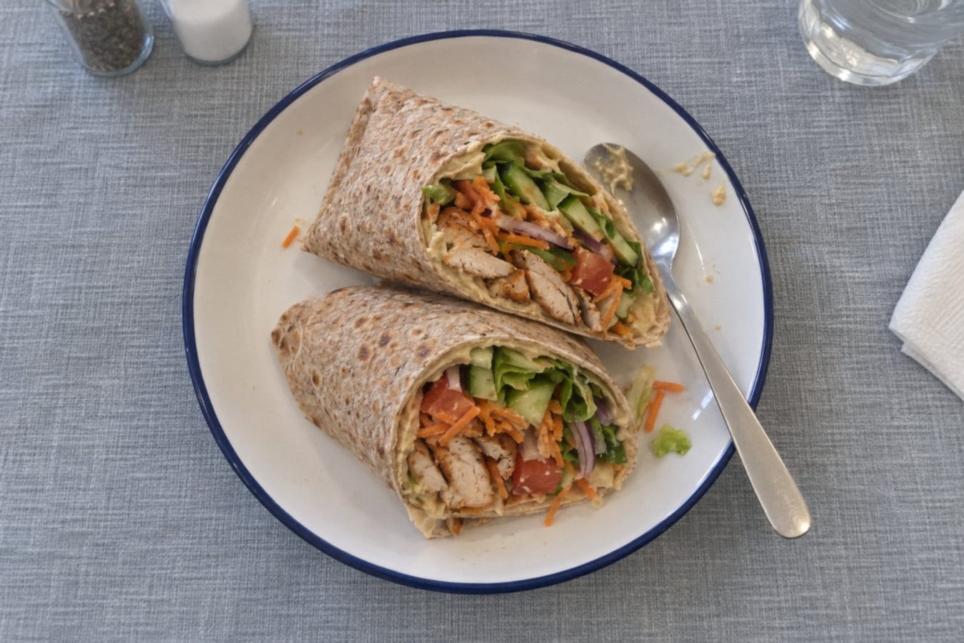 Wraps de pavo con hummus y verduras