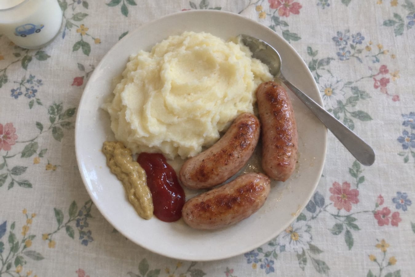 Salchichas con puré de papas