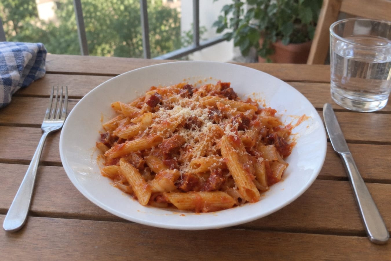 Macaroni with tomato and chorizo