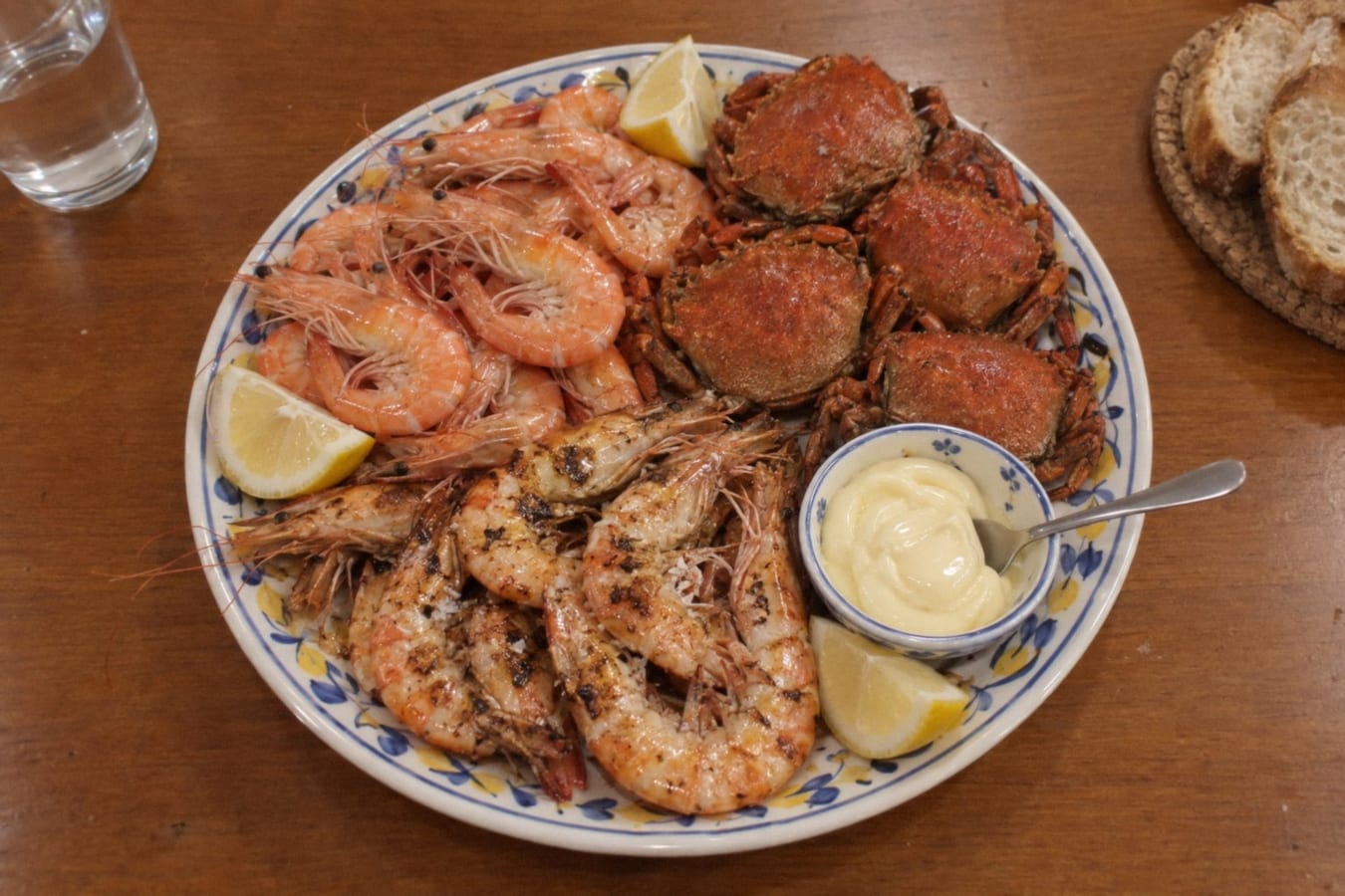 Seafood platter with boiled prawns, crabs and griddled prawns