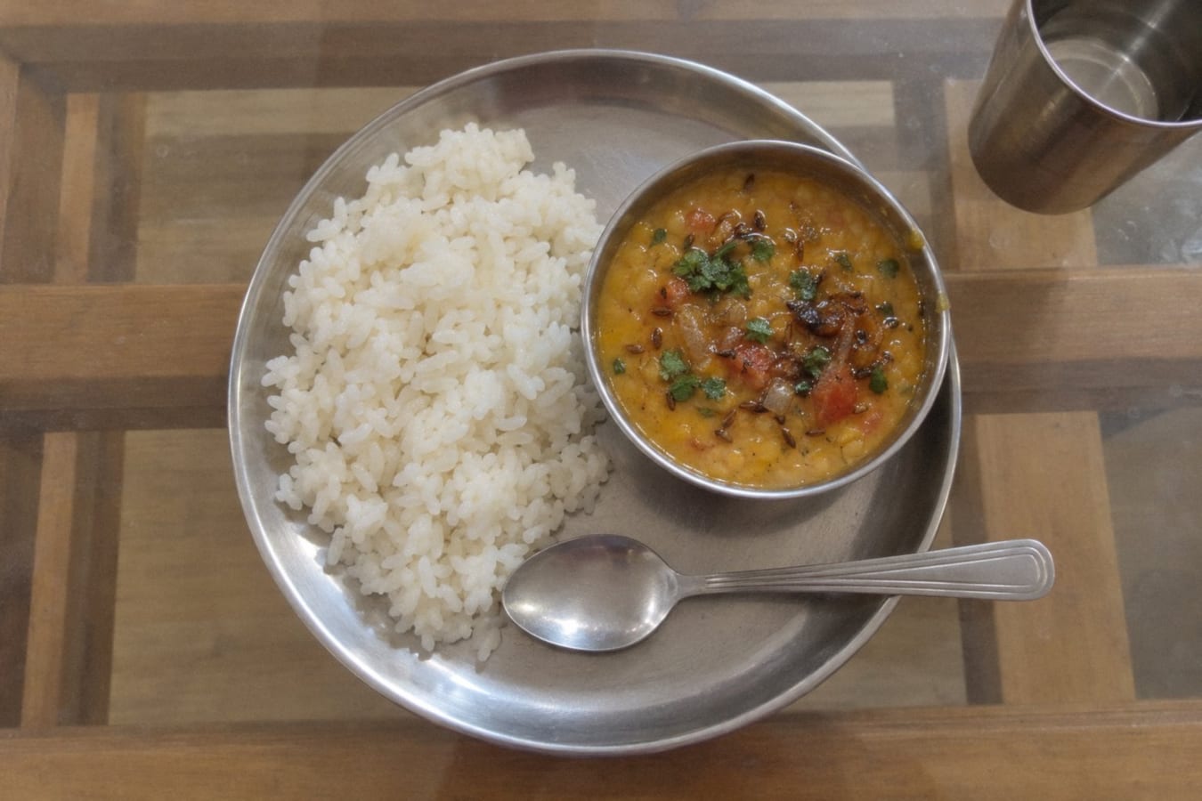 Masoor dal med ris – röda linser med kryddig ghee-tadka