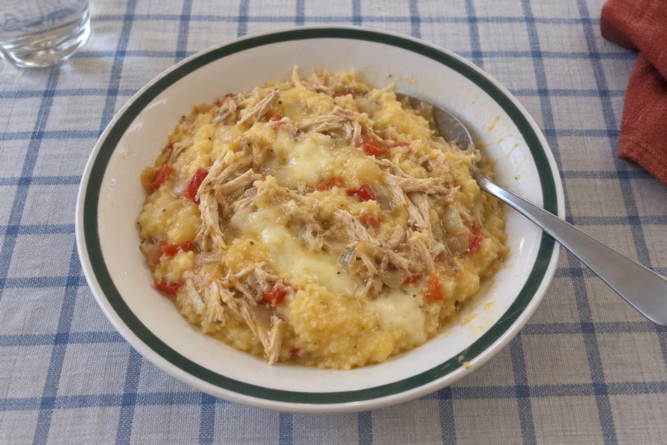 Mbaipy – creamy polenta with chicken and cheese