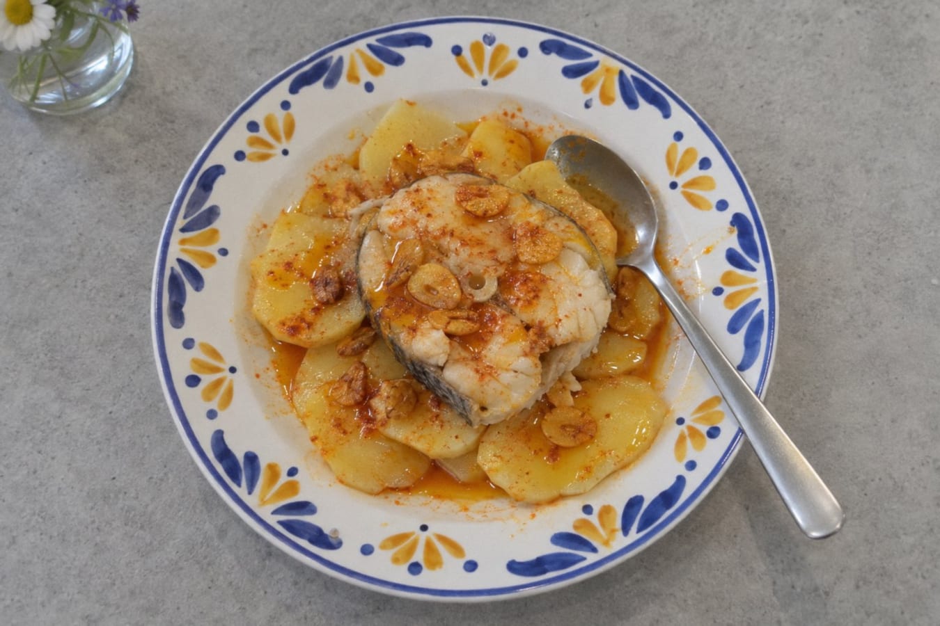 Kummel på galiciskt vis med potatis och paprikaolja