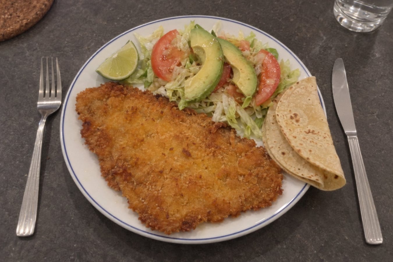 Milanesa de res – panerad tunn biff med sallad