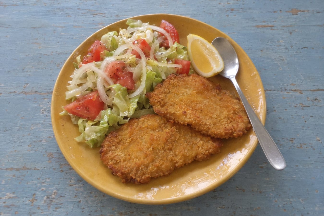 Sojamilanesor (panerade sojabiffar) med sallad