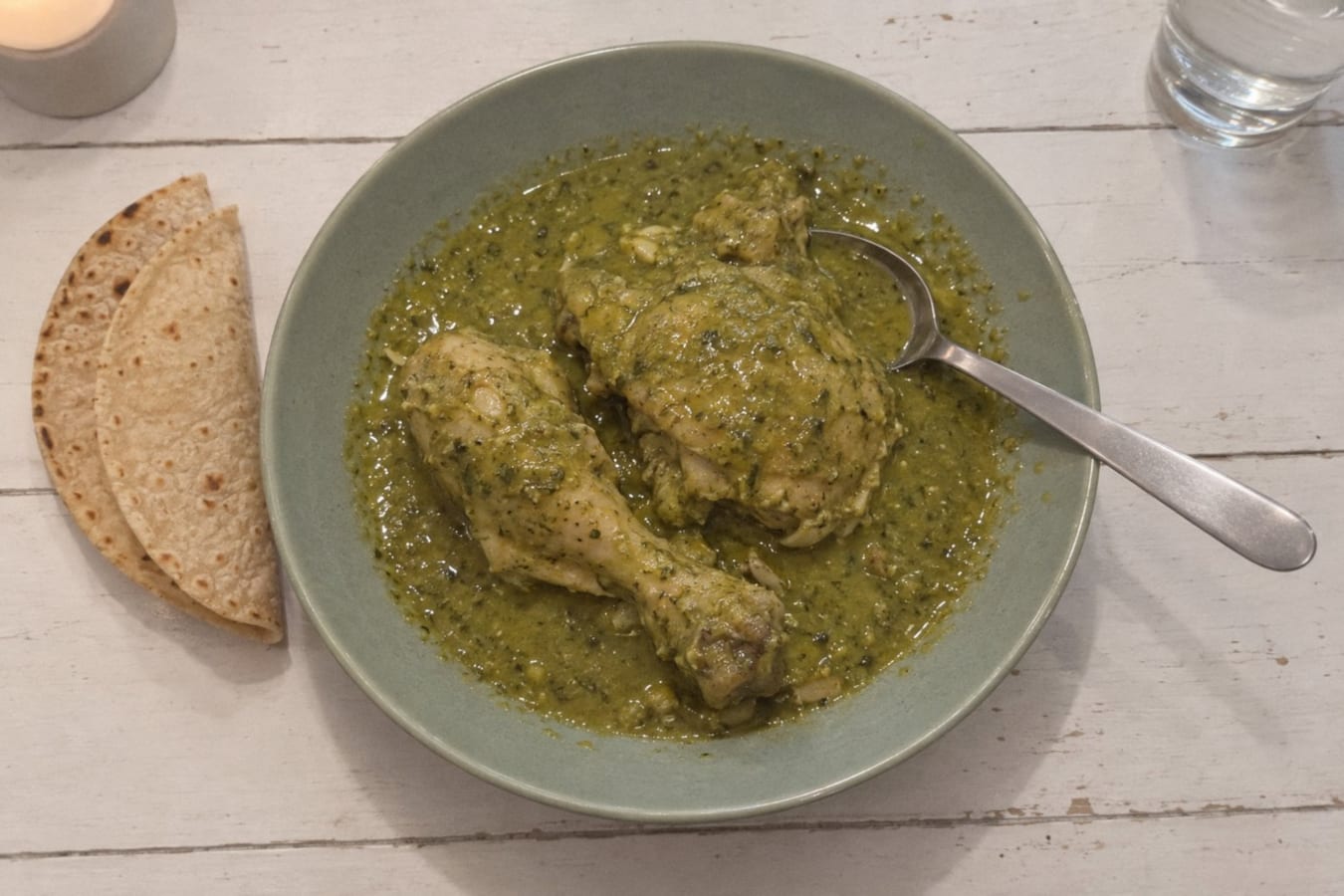 Mole verde – kyckling i grön sås på pumpafrön och örter
