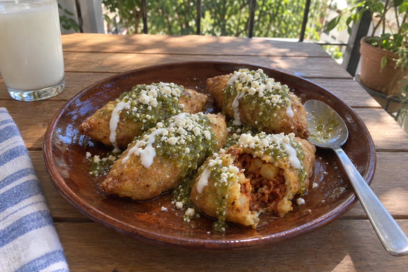 Molotes de papa con chorizo