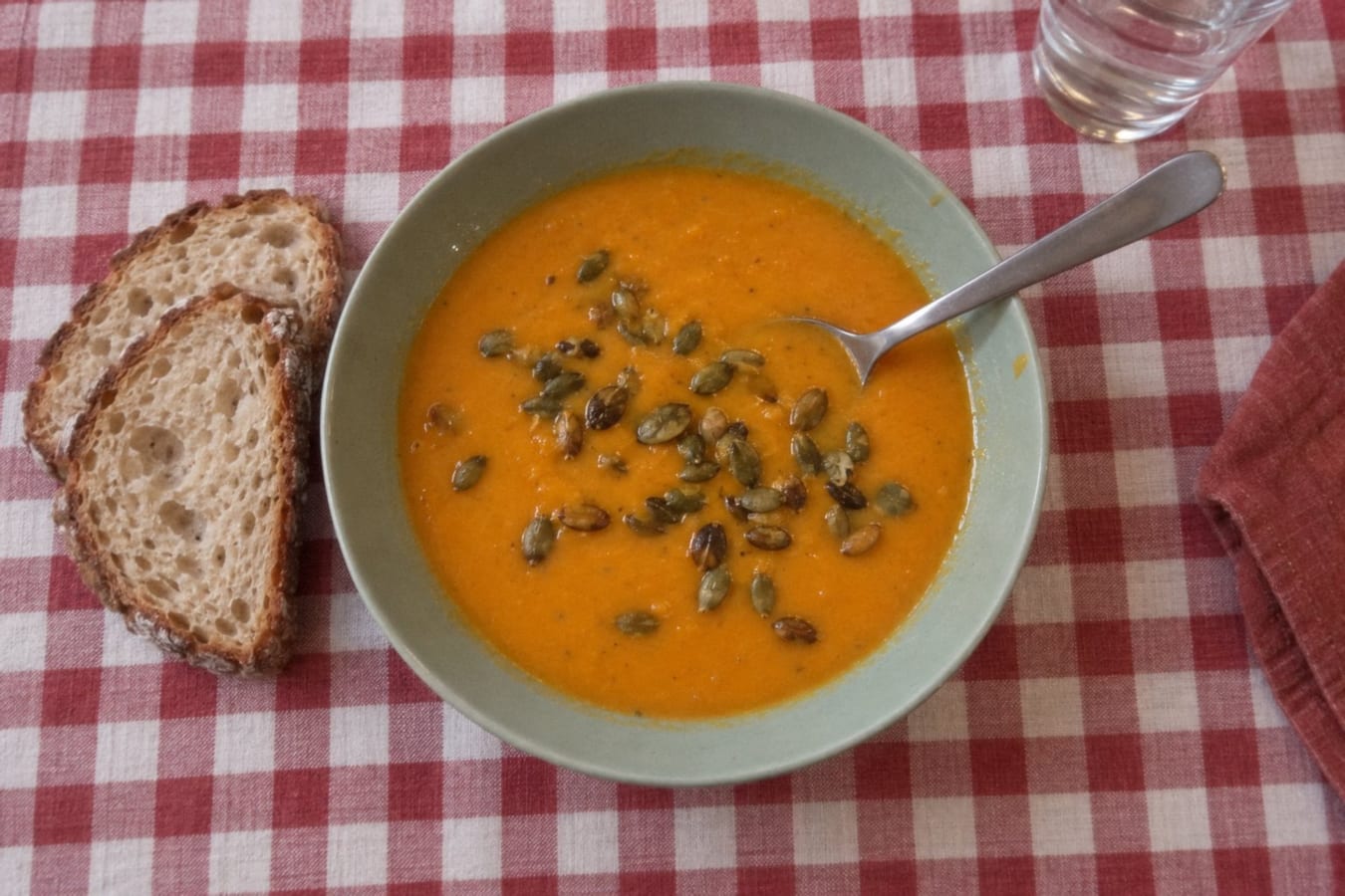 Morotssoppa med ingefära och kokos