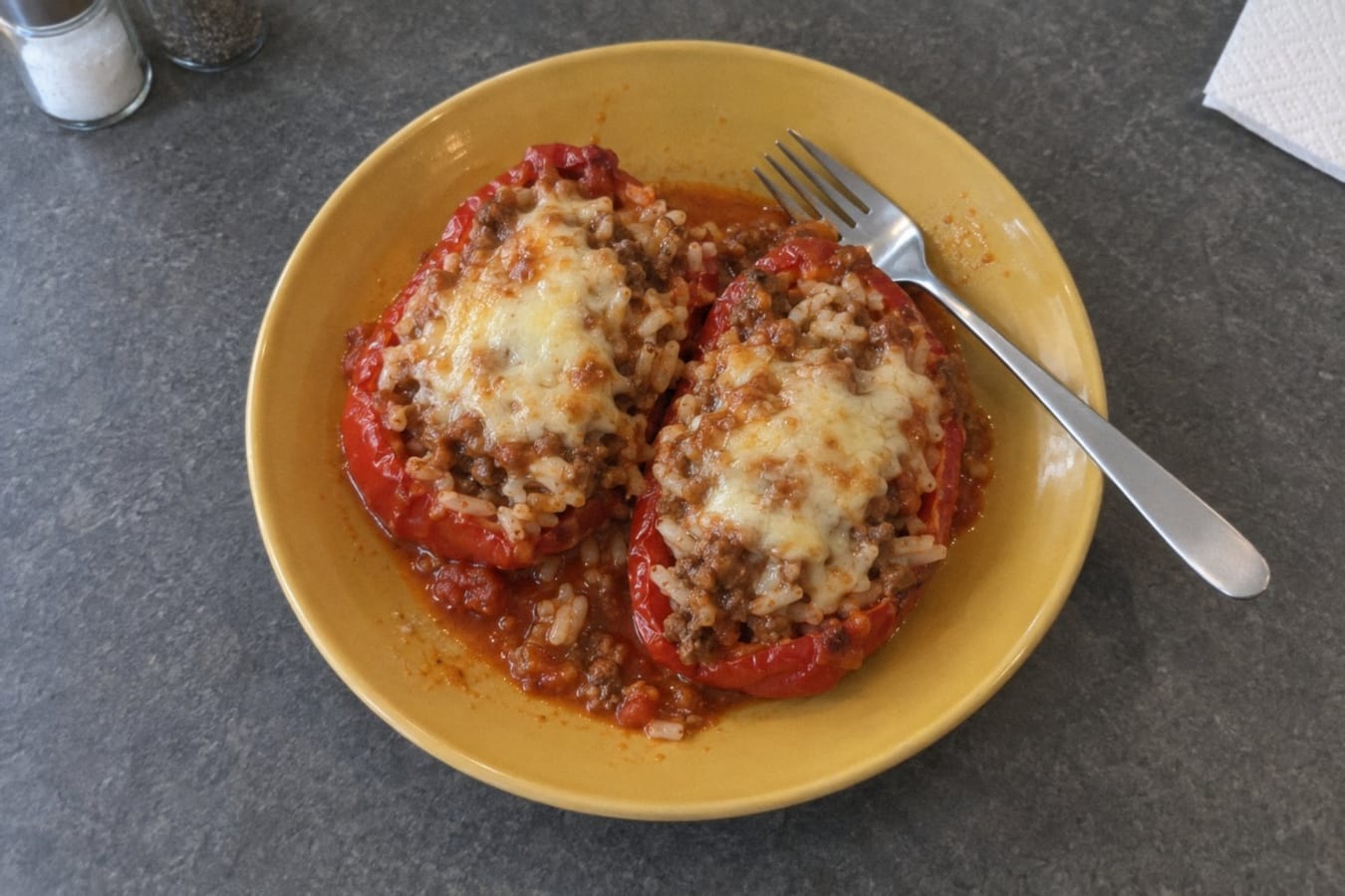 Morrones rellenos de carne y arroz