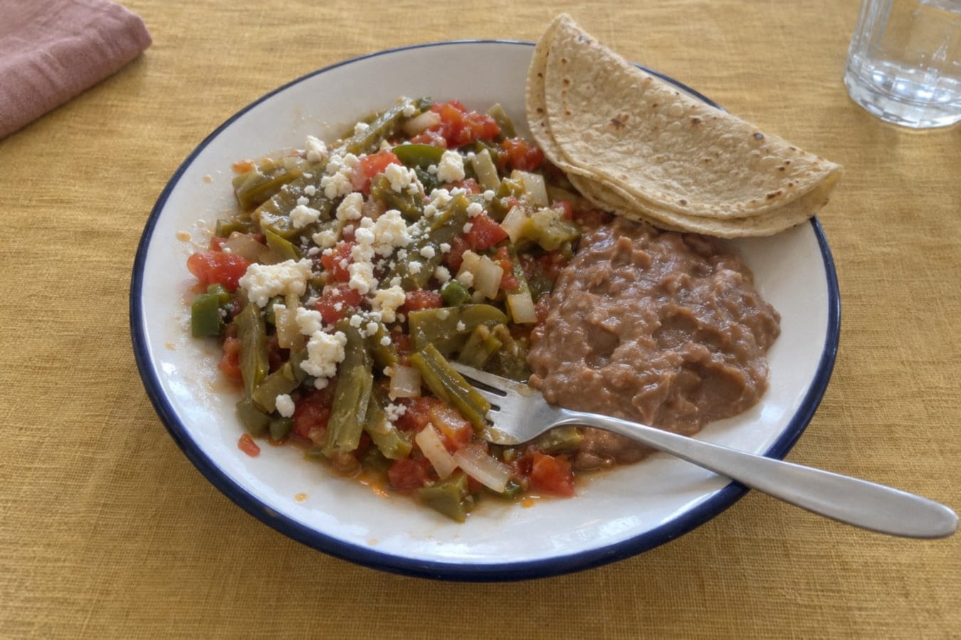 Nopales a la mexicana – kaktusblad med tomat, lök och chili