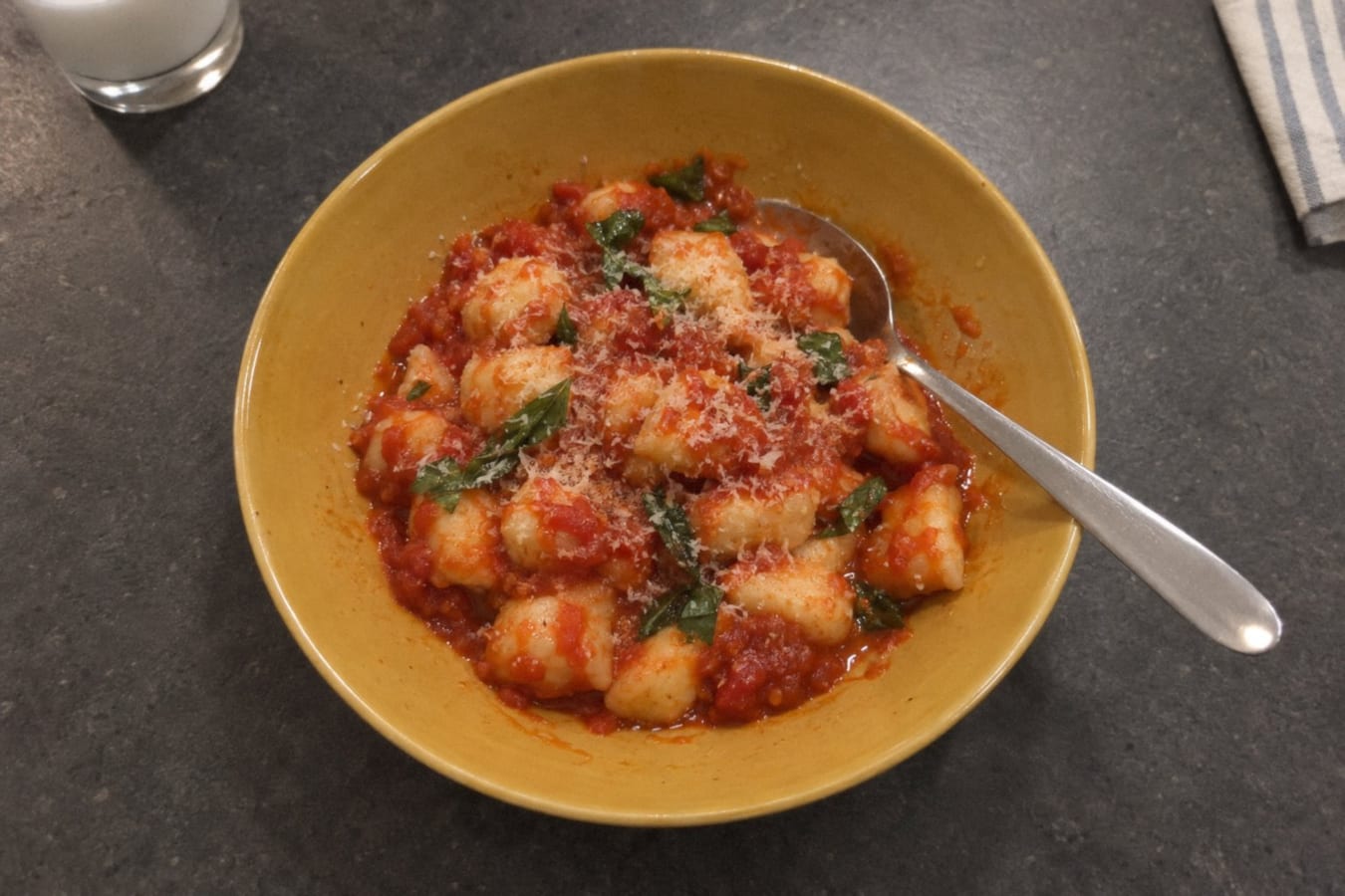 Ñoquis de ricota con salsa fileto