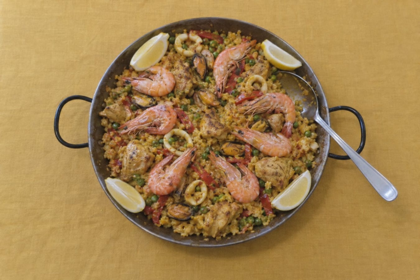 Mixed paella with chicken and seafood