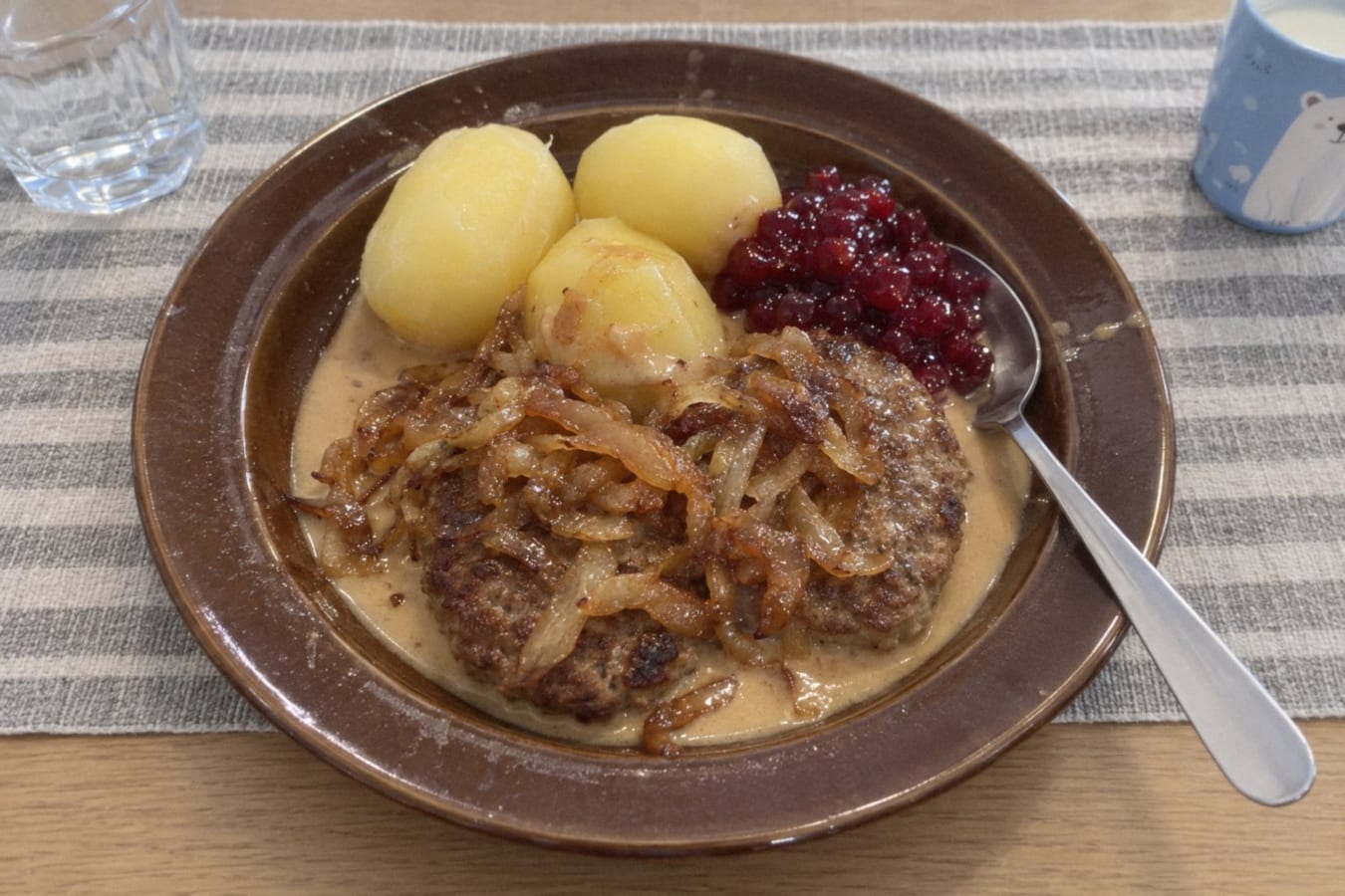 Pannbiff – beef patties with fried onions and gravy