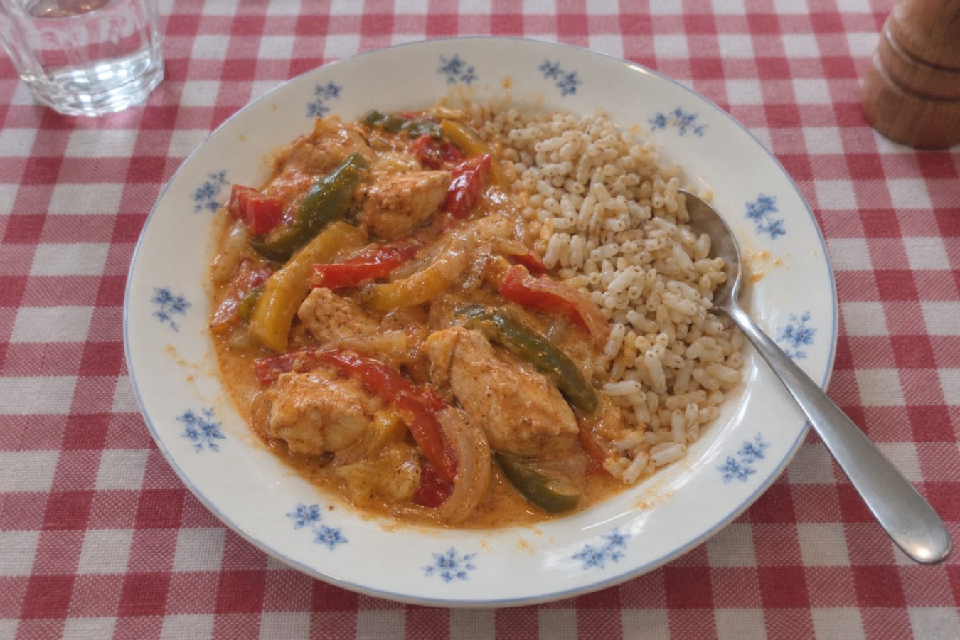 Paprika chicken with rice