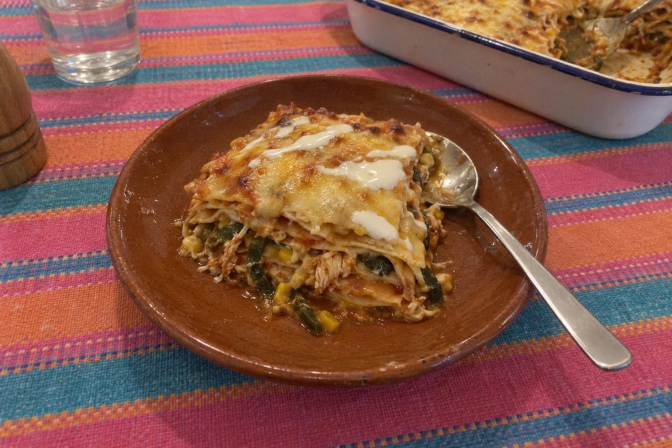 Pastel azteca – gratäng med majstortillor, kyckling och poblano