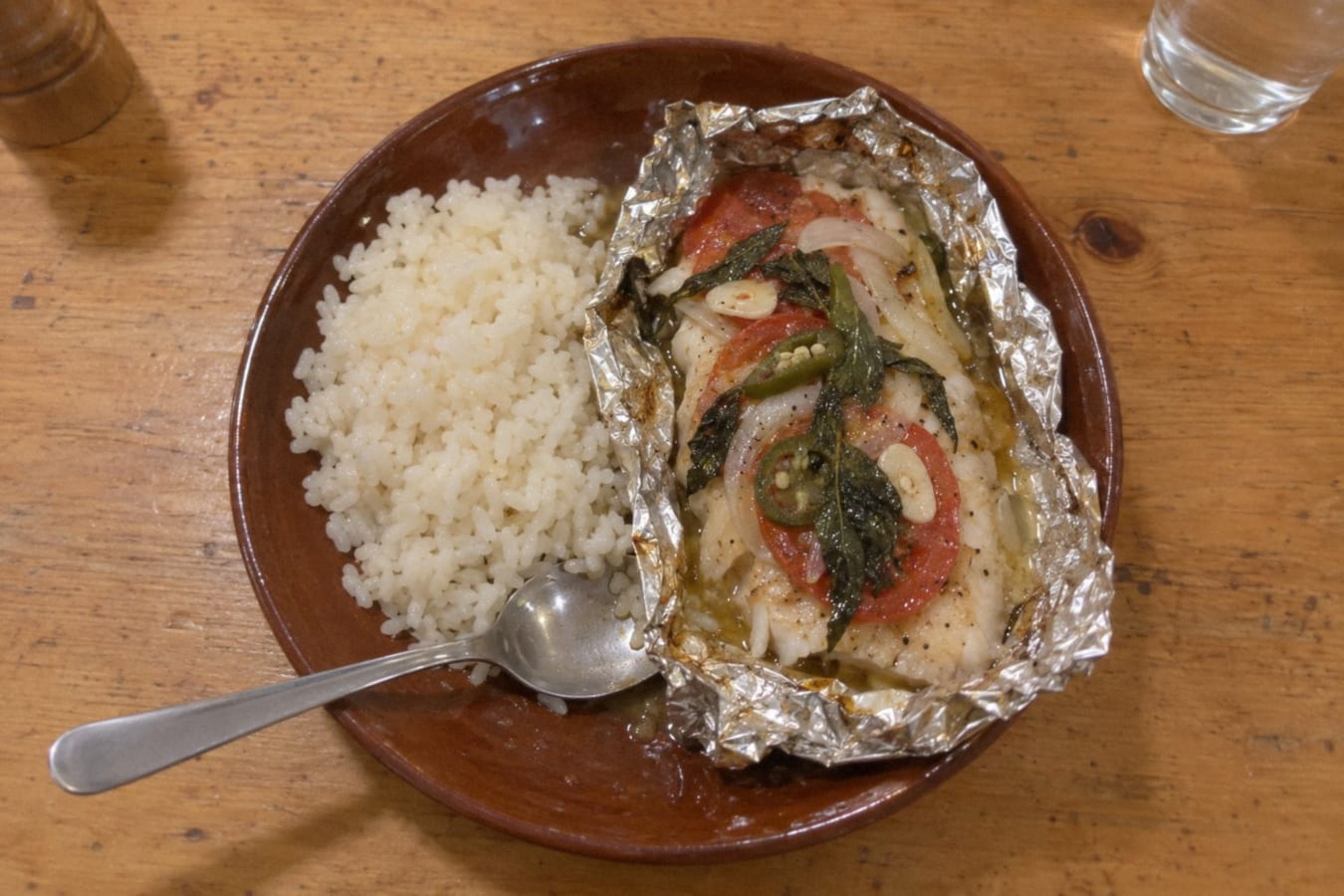 Pescado empapelado con arroz