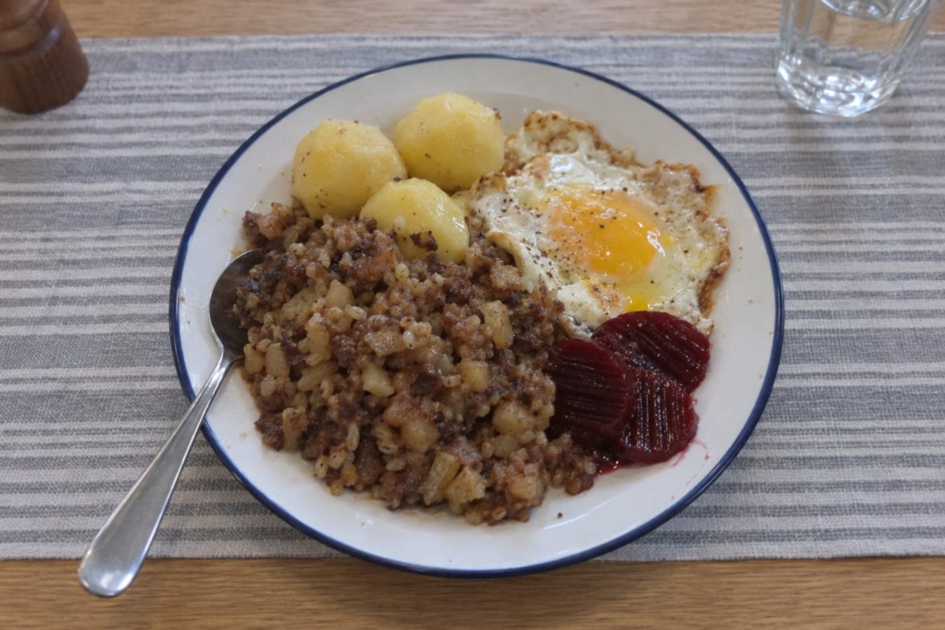 Pölsa – Swedish meat and barley hash with potatoes, fried egg and beetroot