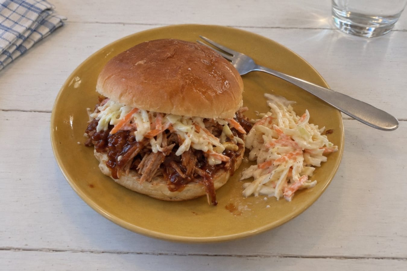 Pulled pork buns with coleslaw
