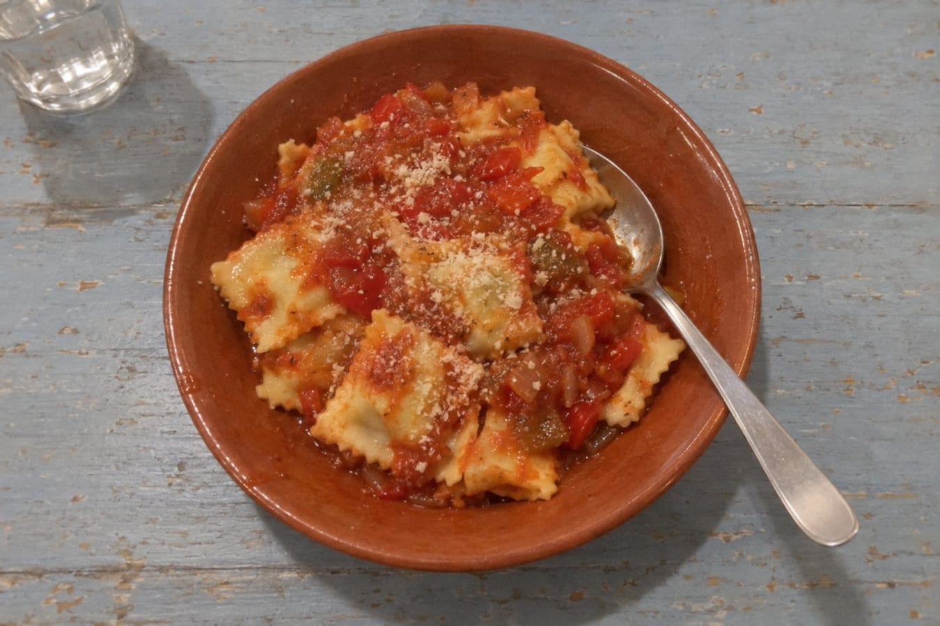 Ravioli med tomatsås (ravioles con tuco)