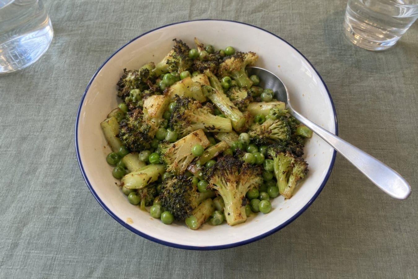 Brócoli y arvejas al horno