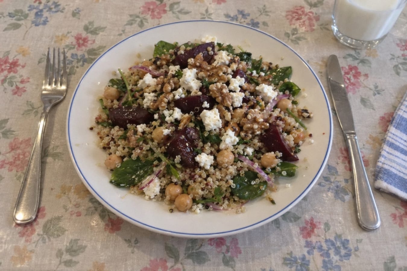 Quinoa salad with beetroot, chickpeas and feta