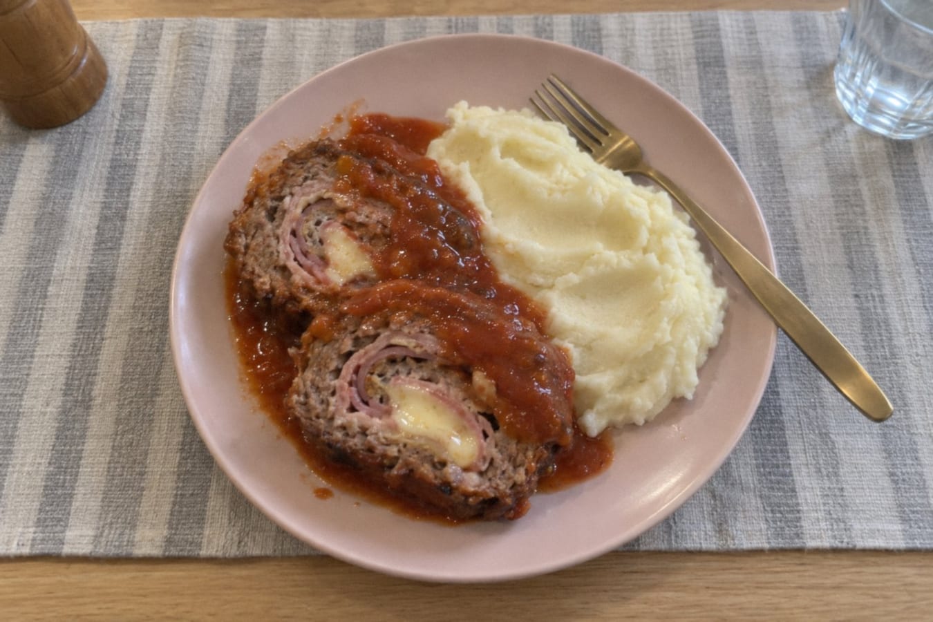 Rollo de carne – köttfärsrulle med skinka och ost i chipotlesås
