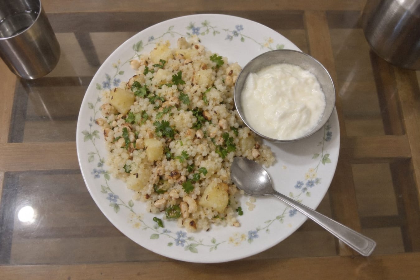 Samak med yoghurt (hönshirs kokt som ris på fastedagar)