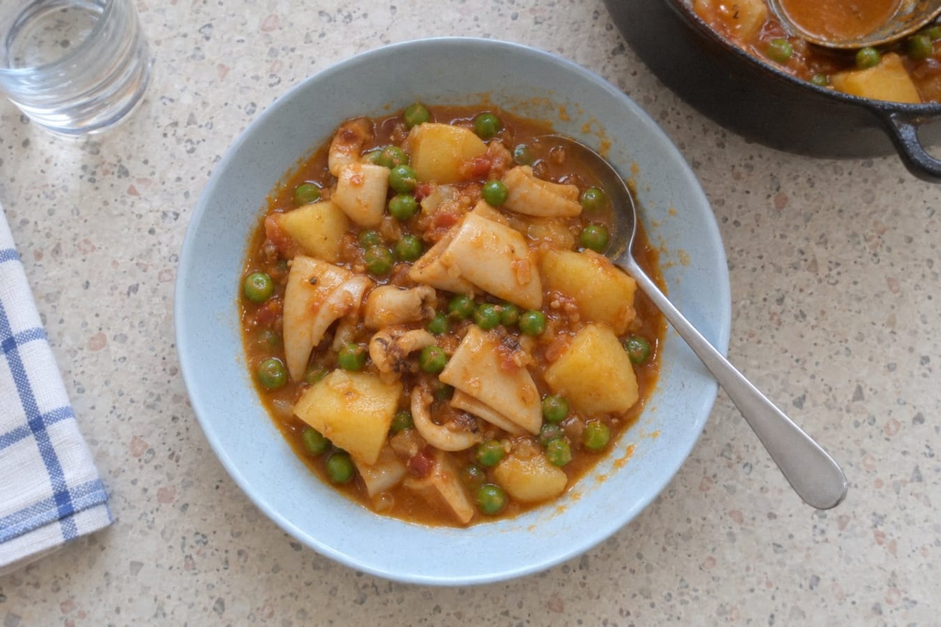 Sepiagryta med potatis och ärter