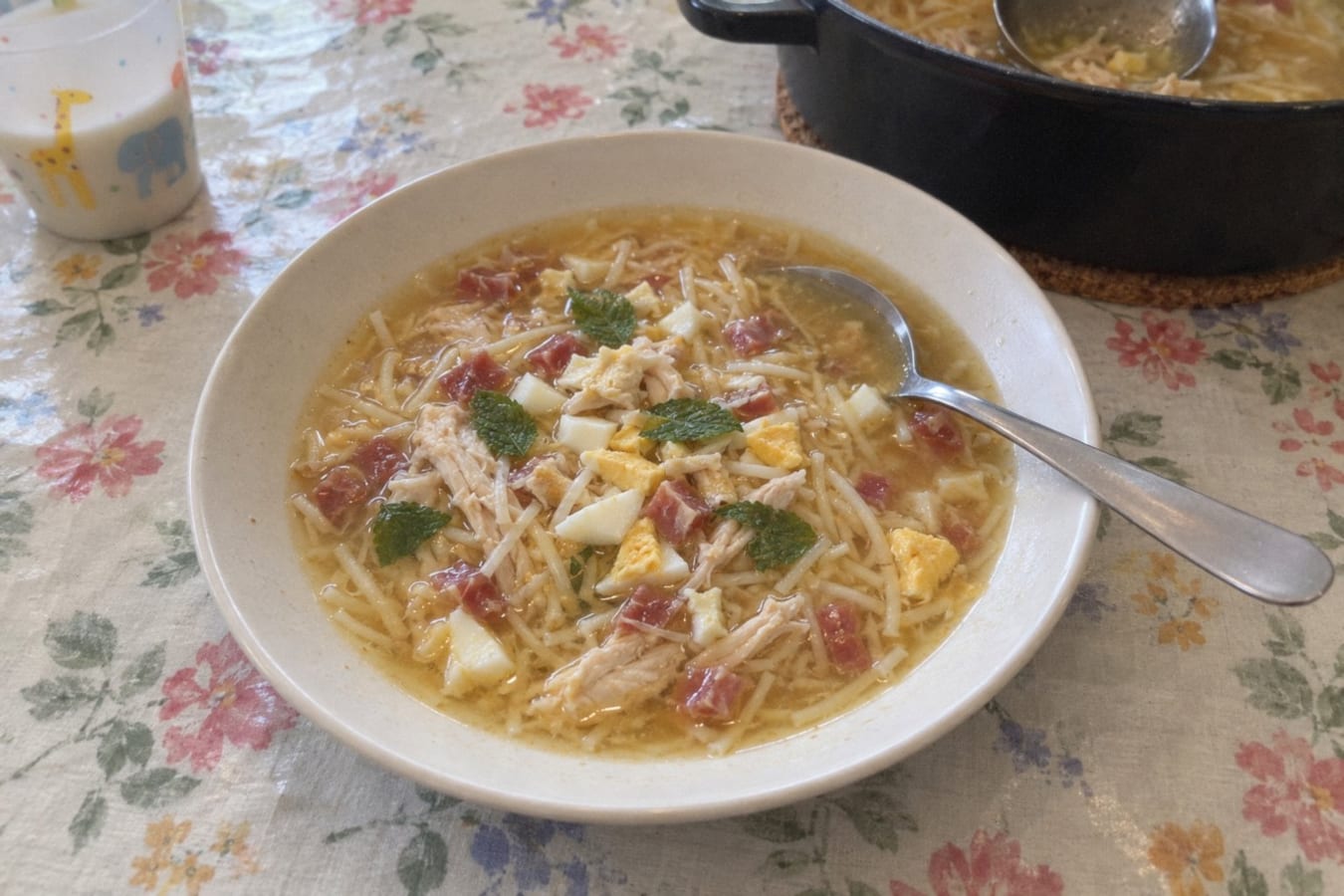 Sopa de picadillo – broth with serrano ham, egg and noodles