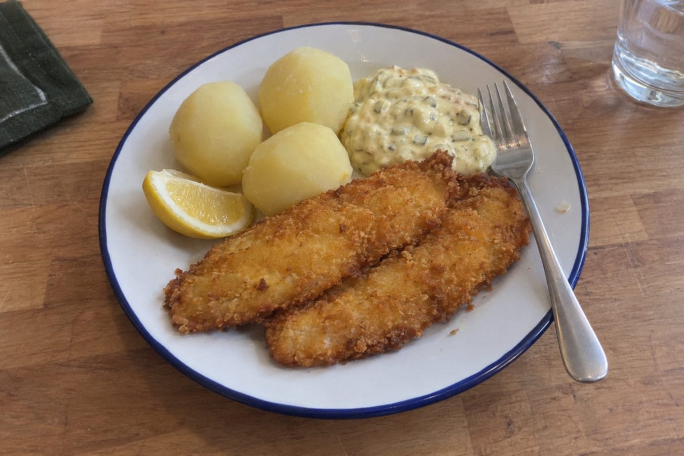 Platija frita con salsa remoulade