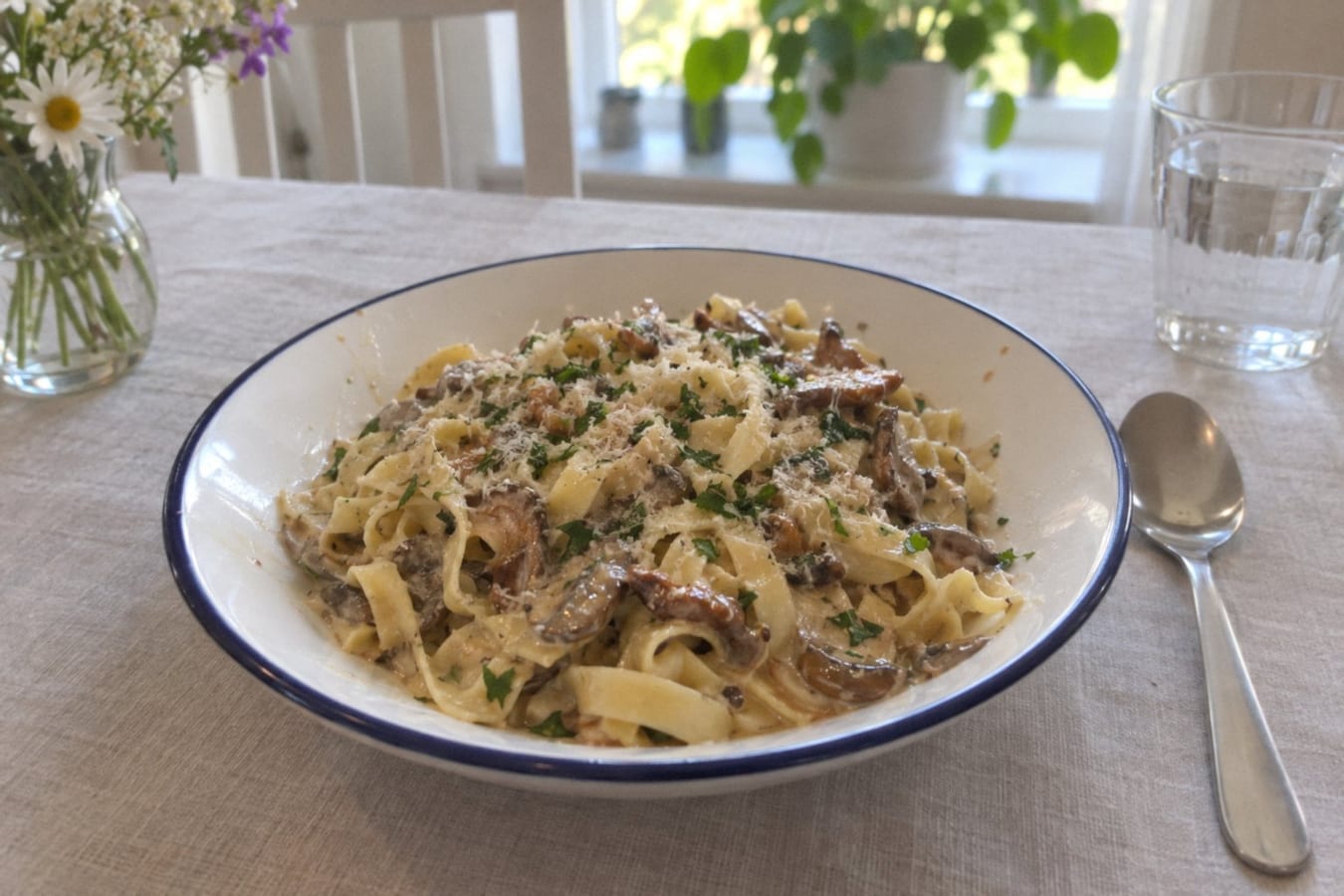 Pasta cremosa con champiñones